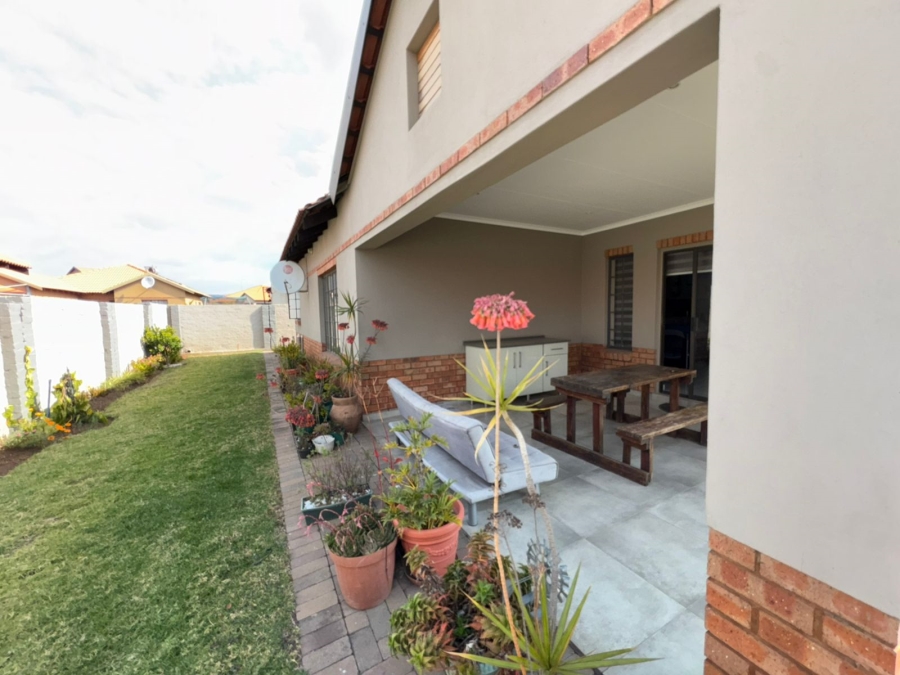 4 Bedroom Property for Sale in Waterkloof East North West